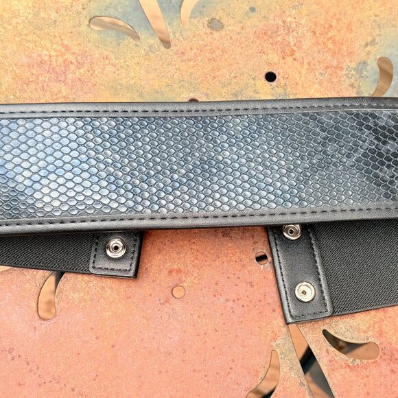 EUC Y2K 14 & & Union Black Snakeskin Print Wide Stretch Belt - Picture 3 of 6